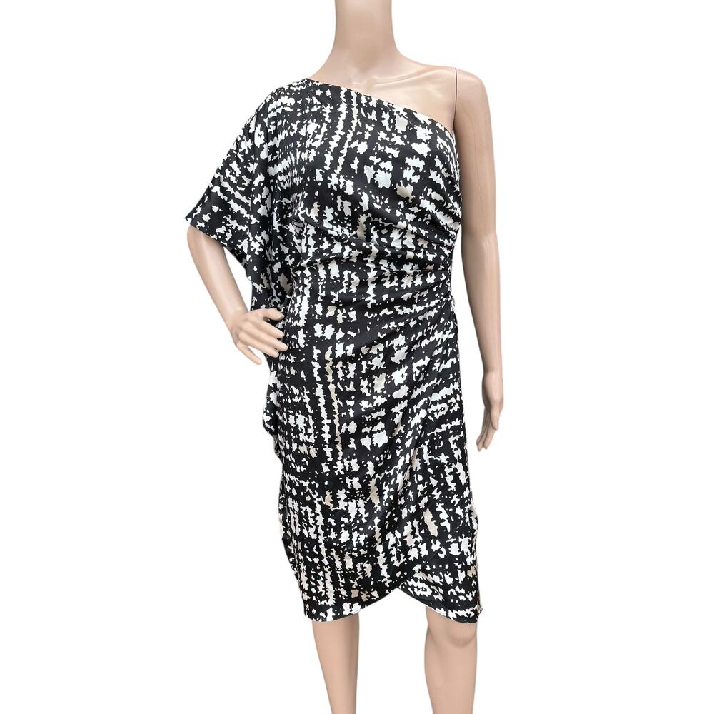 ST JOHN Spring 2010 Silk Stretch Black White One Shoulder Ruched Dress Size 4